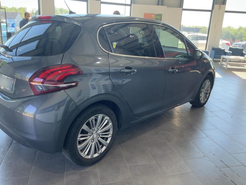 Peugeot 208 1.2 PureTech Allure 2015 – снимка 8