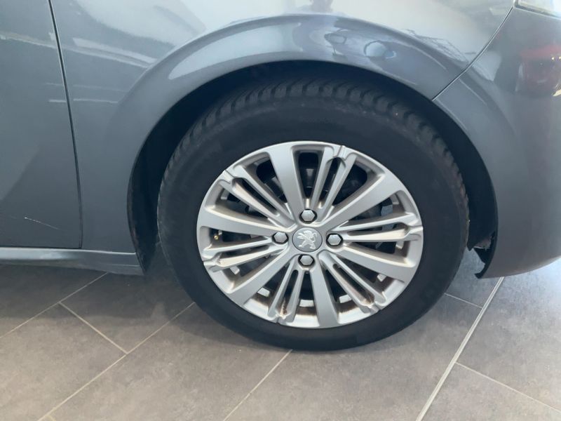 Peugeot 208 1.2 PureTech Allure 2015 – снимка 11