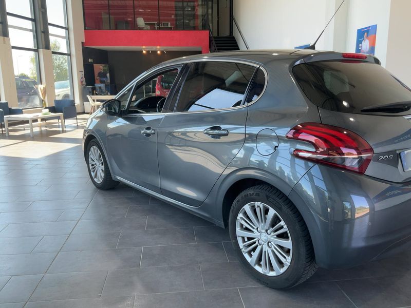 Peugeot 208 1.2 PureTech Allure 2015 – снимка 6
