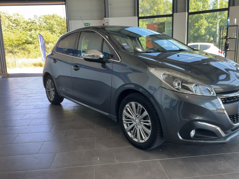 Peugeot 208 1.2 PureTech Allure 2015 – снимка 12