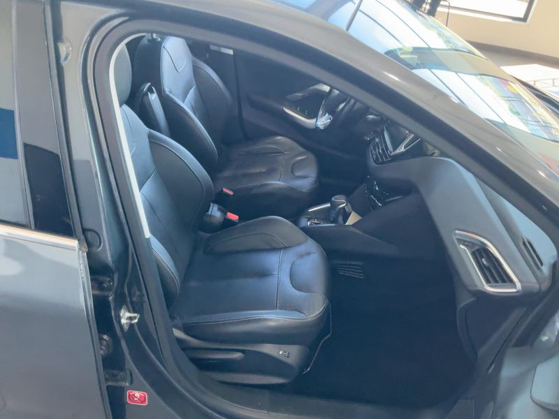 Peugeot 208 1.2 PureTech Allure 2015 – снимка 16