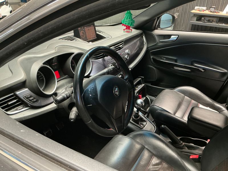 Alfa Romeo Giulietta 2.0 JTDM Turismo 2012 – снимка 3