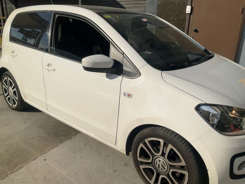 Volkswagen up! 1.0 High up! 2015 – снимка 12