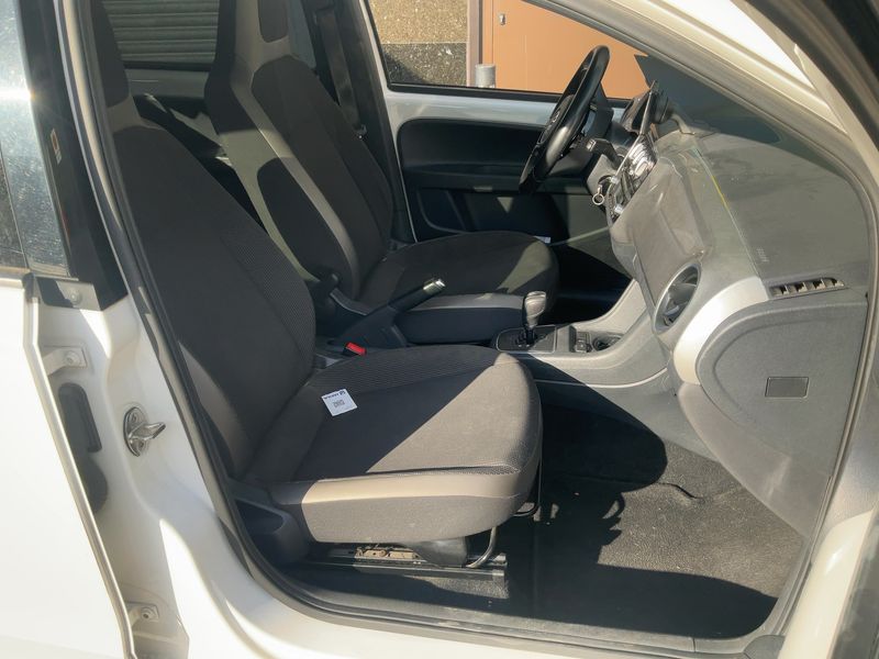 Volkswagen up! 1.0 High up! 2015 – снимка 16