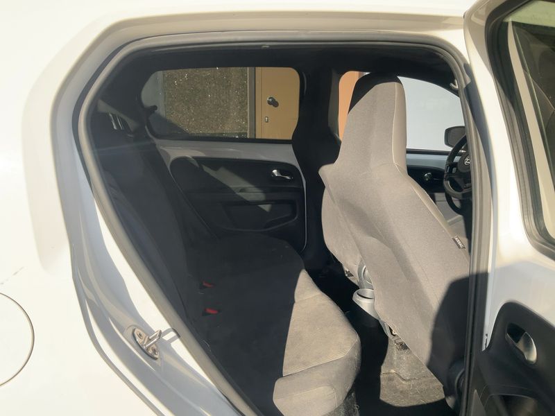 Volkswagen up! 1.0 High up! 2015 – снимка 19