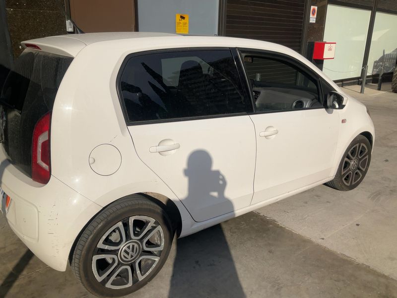 Volkswagen up! 1.0 High up! 2015 – снимка 10
