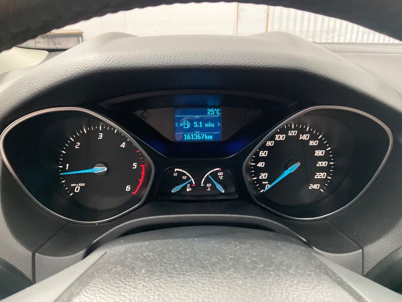 Ford Focus 1.6 TDCi Titanium 2012 – снимка 18