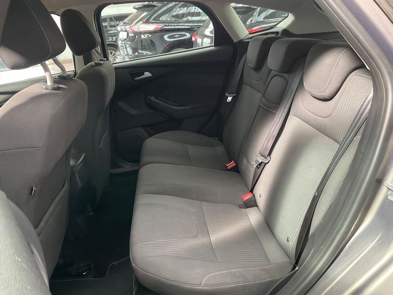 Ford Focus 1.6 TDCi Titanium 2012 – снимка 19