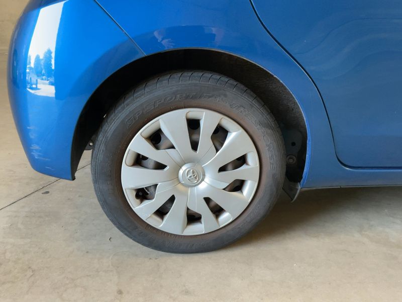 Toyota Yaris 1.5 Hybrid Collection 2015 – снимка 9