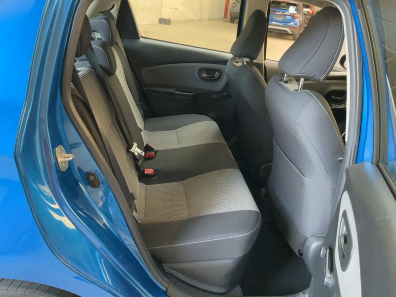 Toyota Yaris 1.5 Hybrid Collection 2015 – снимка 19
