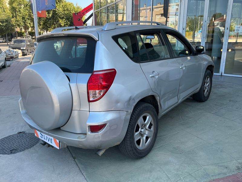 Toyota RAV 4 2.2 Turbodiesel 2006 – снимка 2