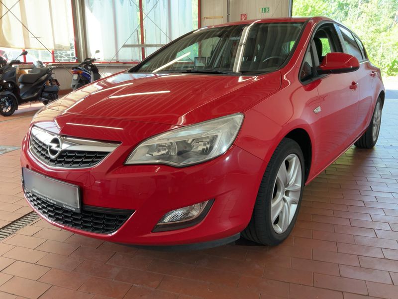 Opel Astra 1.6 Design Edition 2011 – снимка 1