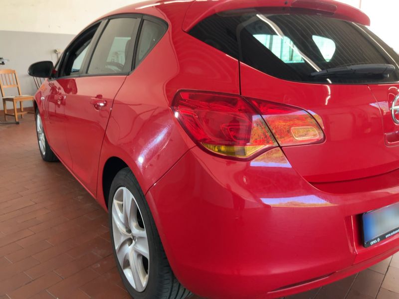 Opel Astra 1.6 Design Edition 2011 – снимка 6