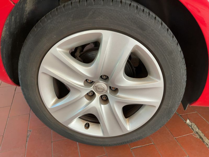 Opel Astra 1.6 Design Edition 2011 – снимка 9