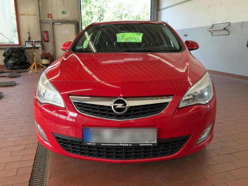 Opel Astra 1.6 Design Edition 2011 – снимка 14