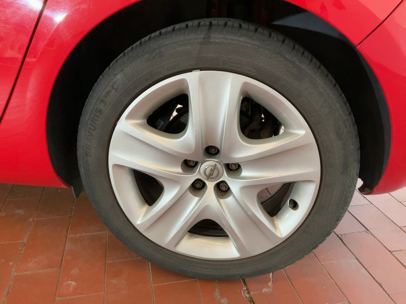 Opel Astra 1.6 Design Edition 2011 – снимка 5