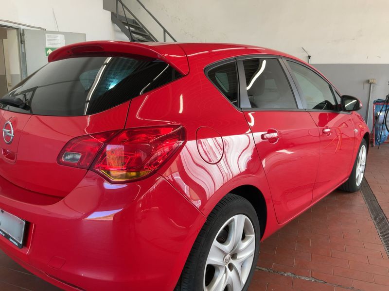 Opel Astra 1.6 Design Edition 2011 – снимка 8