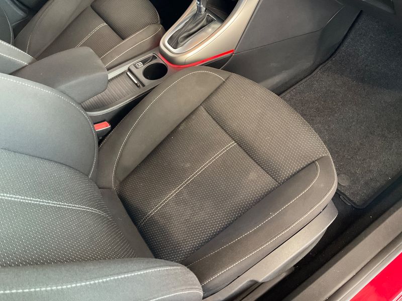 Opel Astra 1.6 Design Edition 2011 – снимка 27