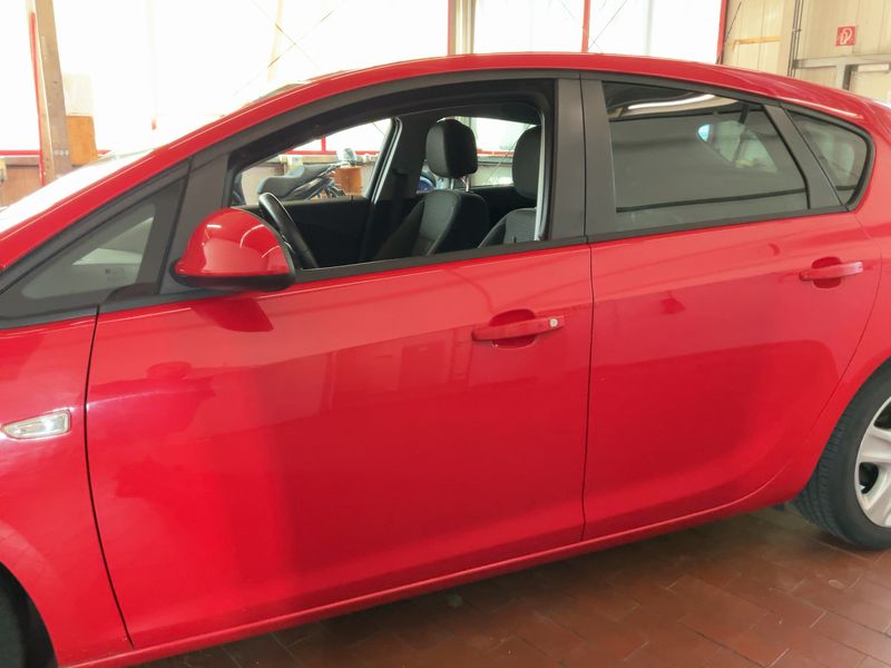 Opel Astra 1.6 Design Edition 2011 – снимка 4
