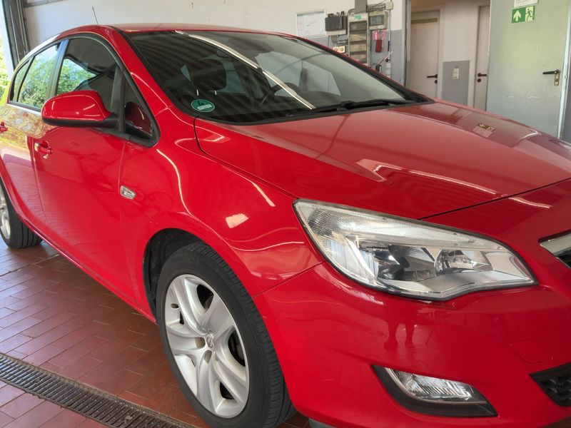 Opel Astra 1.6 Design Edition 2011 – снимка 12