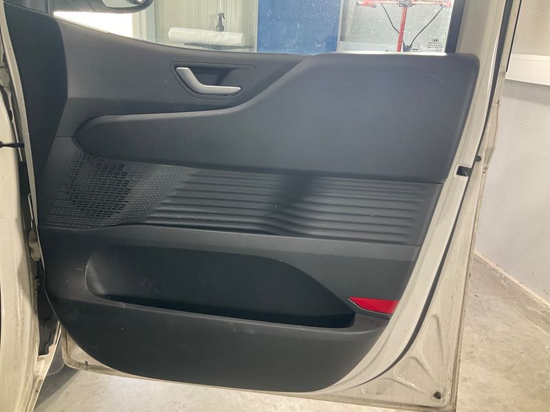 Hyundai Staria 2.2 CRDi 2WD 2022 – снимка 30
