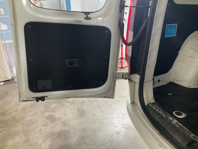 Hyundai Staria 2.2 CRDi 2WD 2022 – снимка 28