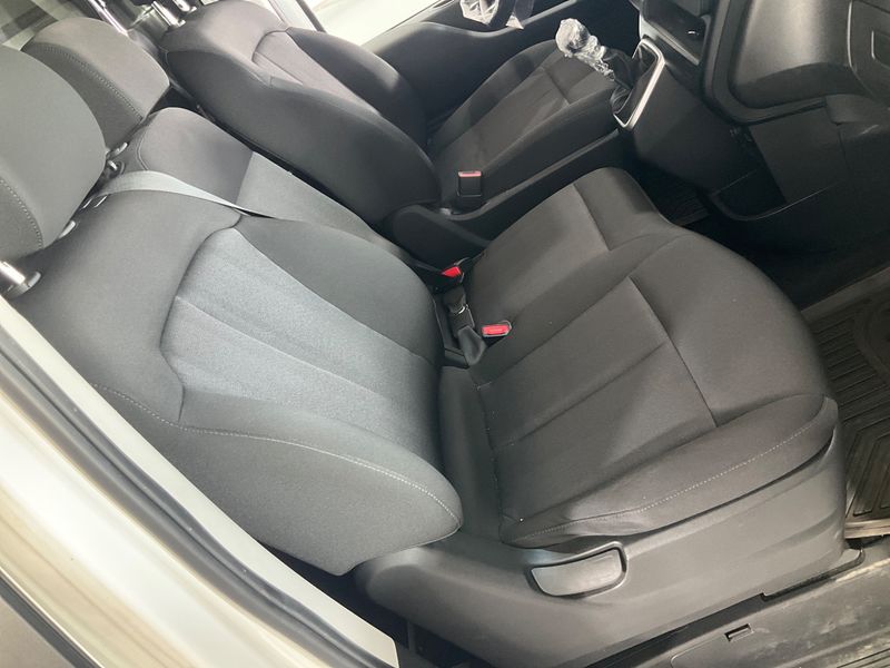 Hyundai Staria 2.2 CRDi 2WD 2022 – снимка 32