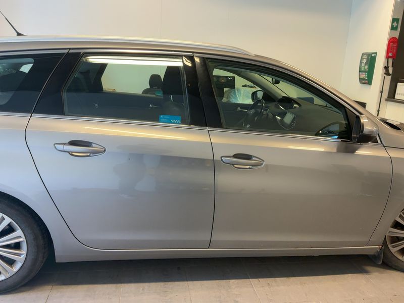 Peugeot 308 1.6 Blue-HDi Allure 2017 – снимка 10