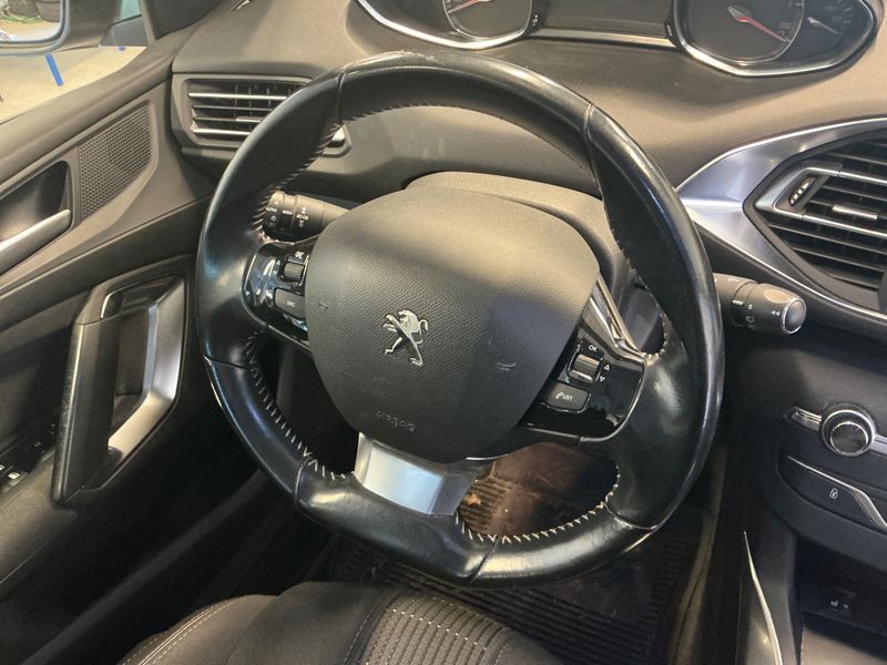 Peugeot 308 1.6 Blue-HDi Allure 2017 – снимка 39