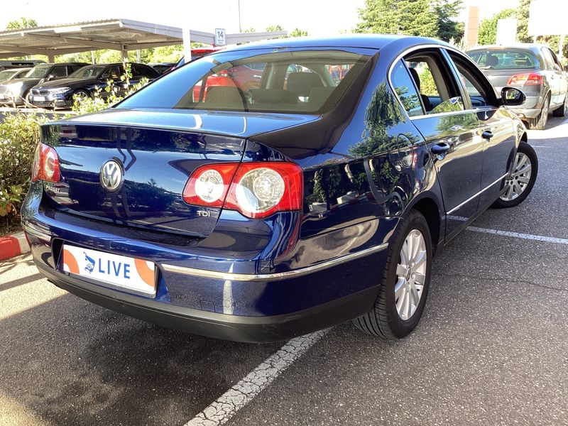 Volkswagen Passat 1.9 TDI Advance 2005 – снимка 2