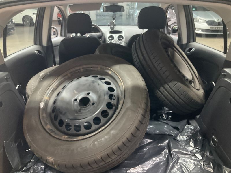 Opel Corsa 1.4 Edition 2012 – снимка 15