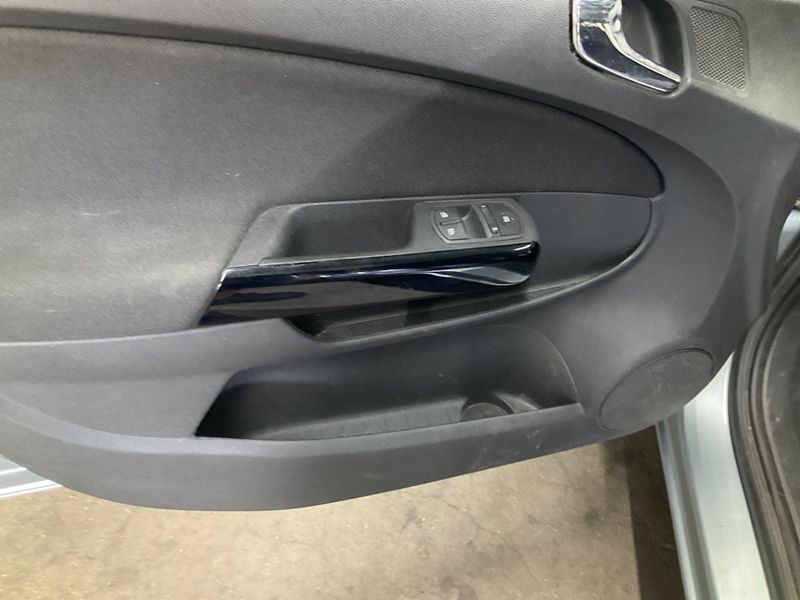 Opel Corsa 1.4 Edition 2012 – снимка 39