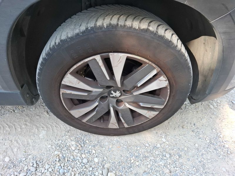 Peugeot 2008 1.2 PureTech Allure 2018 – снимка 26