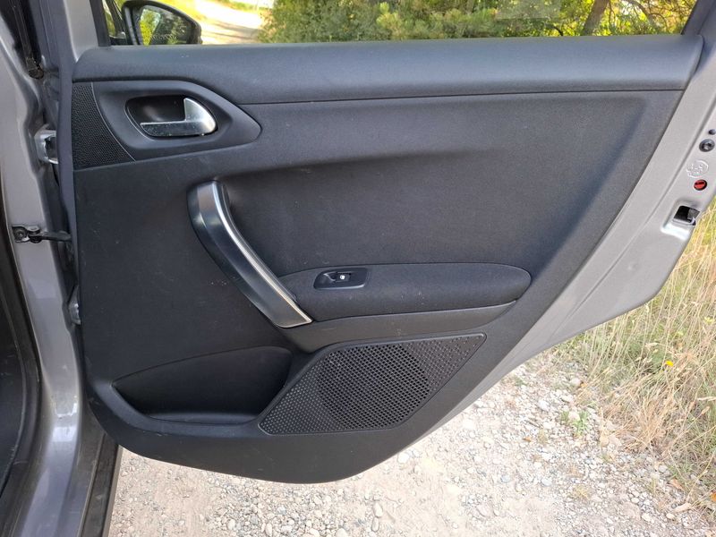 Peugeot 2008 1.2 PureTech Allure 2018 – снимка 61