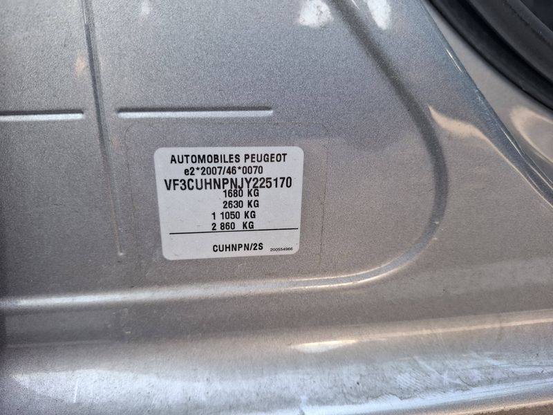 Peugeot 2008 1.2 PureTech Allure 2018 – снимка 18