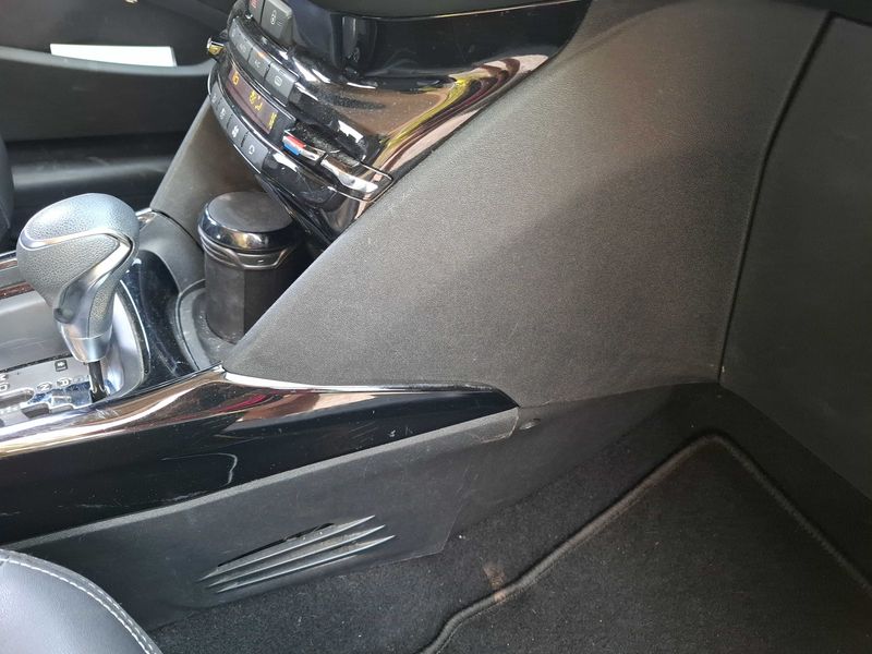 Peugeot 2008 1.2 PureTech Allure 2018 – снимка 59