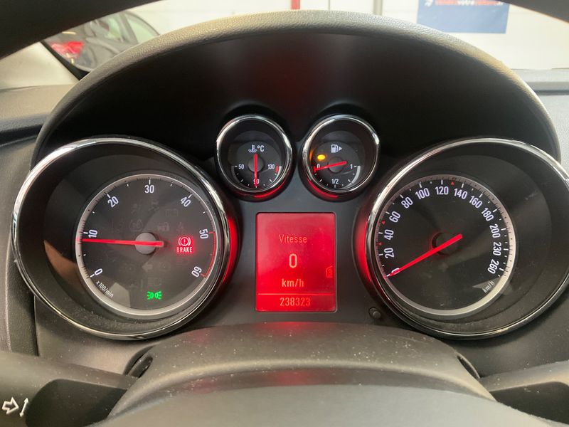 Opel Astra 1.7 CDTI Edition 2011 – снимка 4