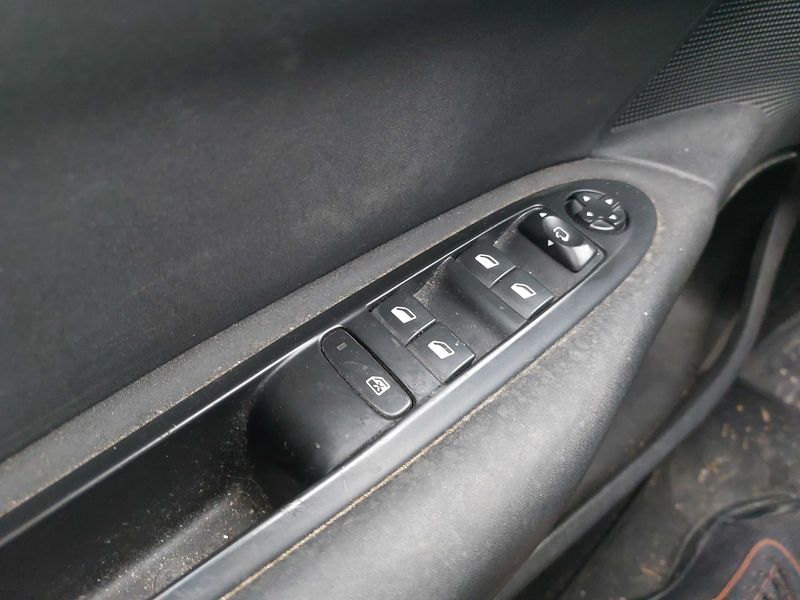 Citroen C4 1.6 Blue-HDi Millenium Business 2017 – снимка 29