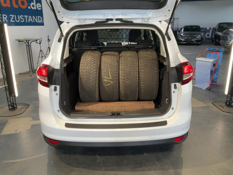 Ford C-Max 1.5 TDCi Titanium 2018 – снимка 16