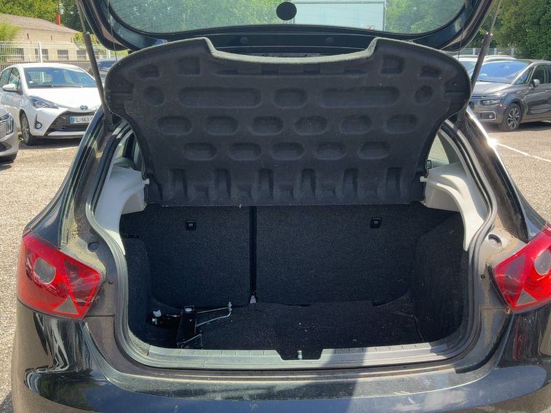 Seat Ibiza 1.6 TDI Stylance / Style 2014 – снимка 15