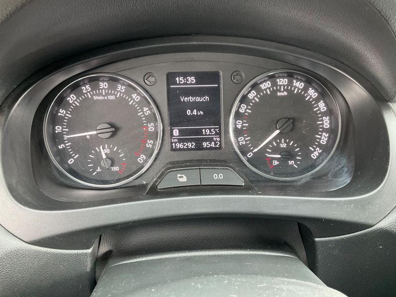 Skoda Rapid Spaceback 1.6 TDI Elegance 2014 – снимка 19