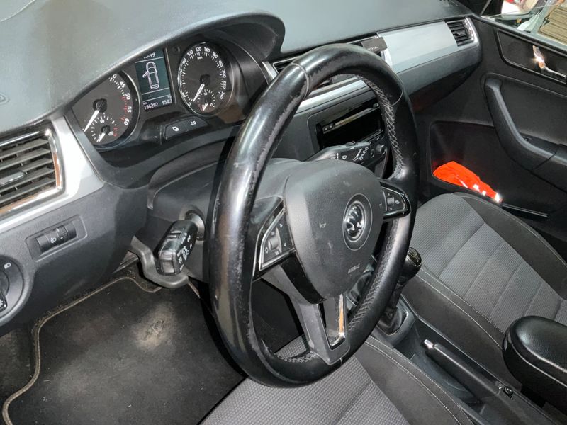 Skoda Rapid Spaceback 1.6 TDI Elegance 2014 – снимка 28