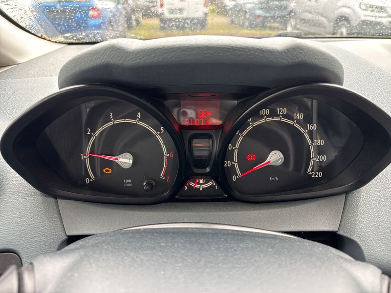 Ford Fiesta 1.25 Ambiente 2009 – снимка 12