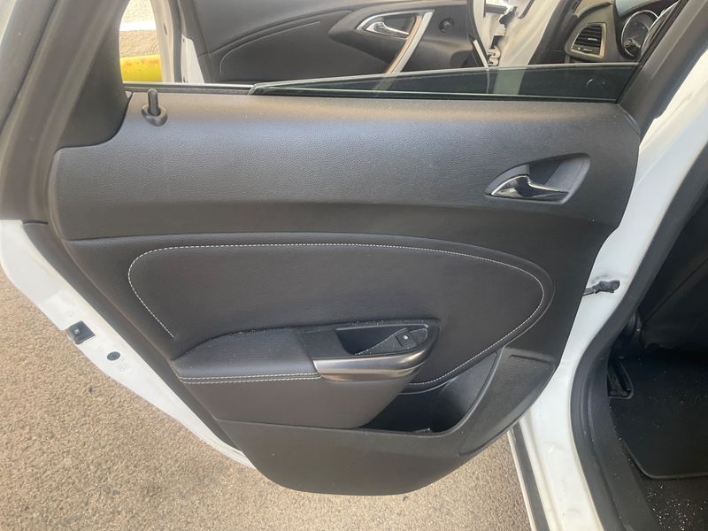 Opel Astra 2.0 CDTI Cosmo 2011 – снимка 14