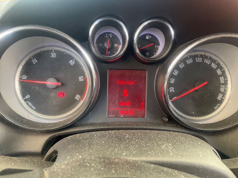 Opel Astra 2.0 CDTI Cosmo 2011 – снимка 4