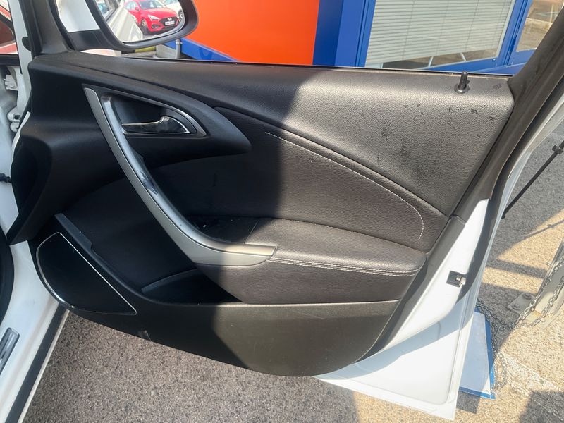 Opel Astra 2.0 CDTI Cosmo 2011 – снимка 8