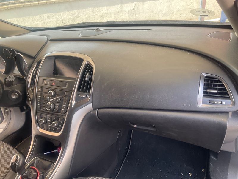 Opel Astra 2.0 CDTI Cosmo 2011 – снимка 16