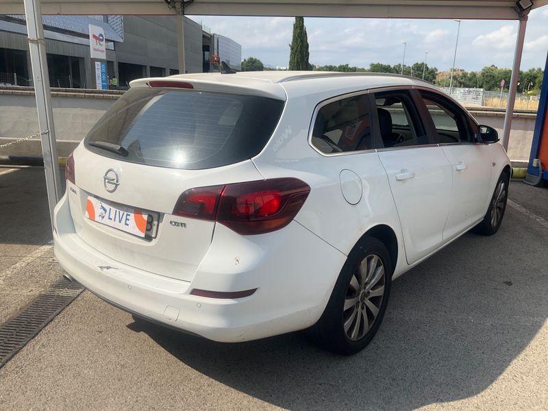 Opel Astra 2.0 CDTI Cosmo 2011 – снимка 2