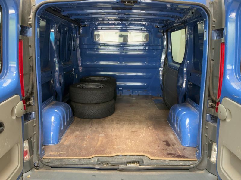Renault Trafic 2.0 dCi L1H1 2,7t 2012 – снимка 16