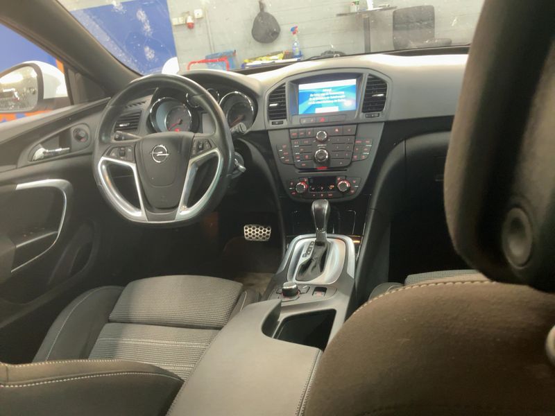 Opel Insignia 2.0 Turbo Innovation 4x4 2011 – снимка 17